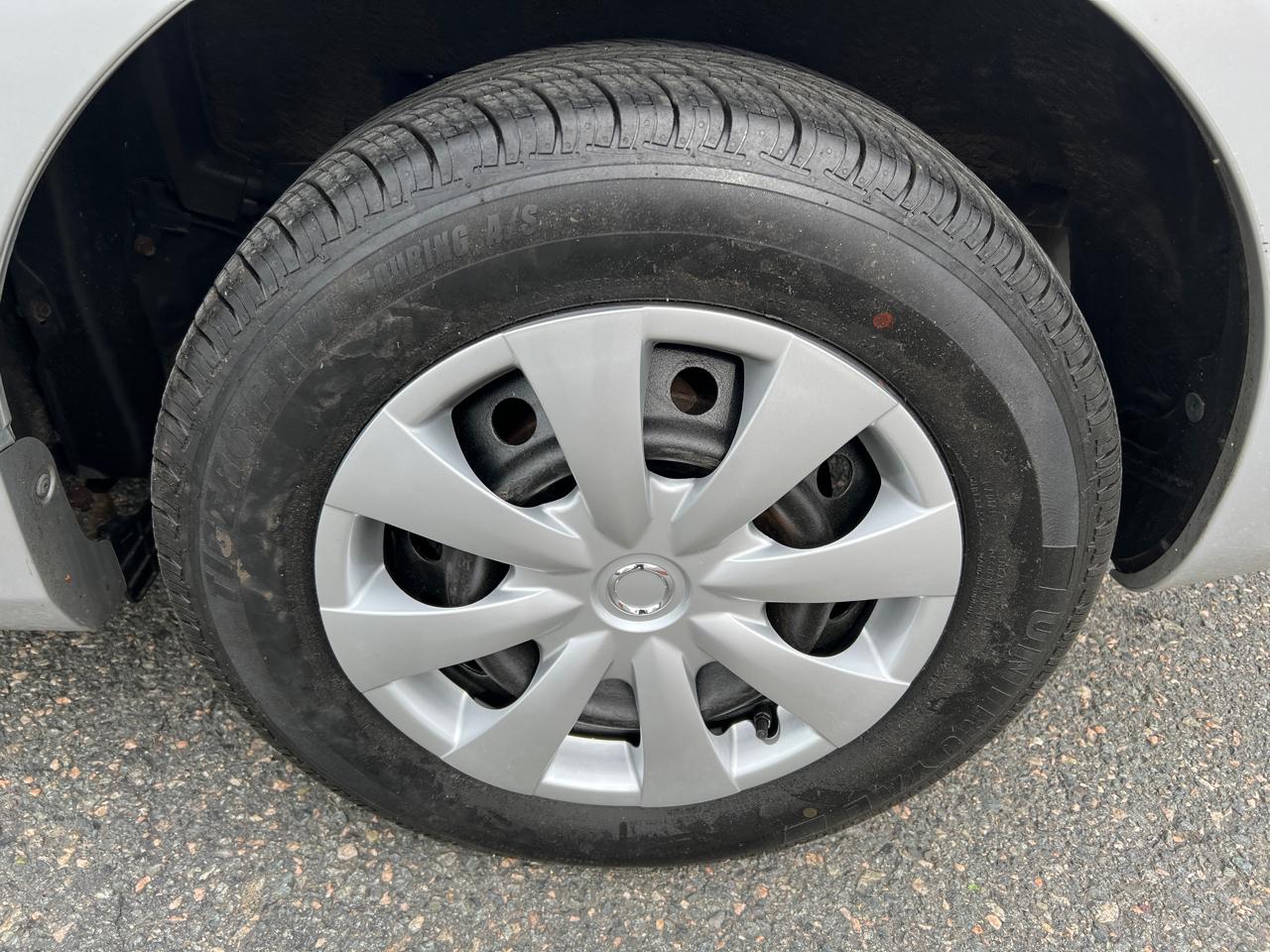 Toyota Corolla 4dr Sdn Auto LE (Natl) 2010