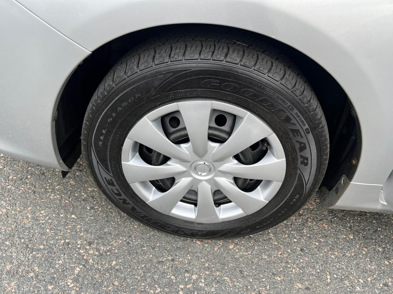 Toyota Corolla 4dr Sdn Auto LE (Natl) 2010