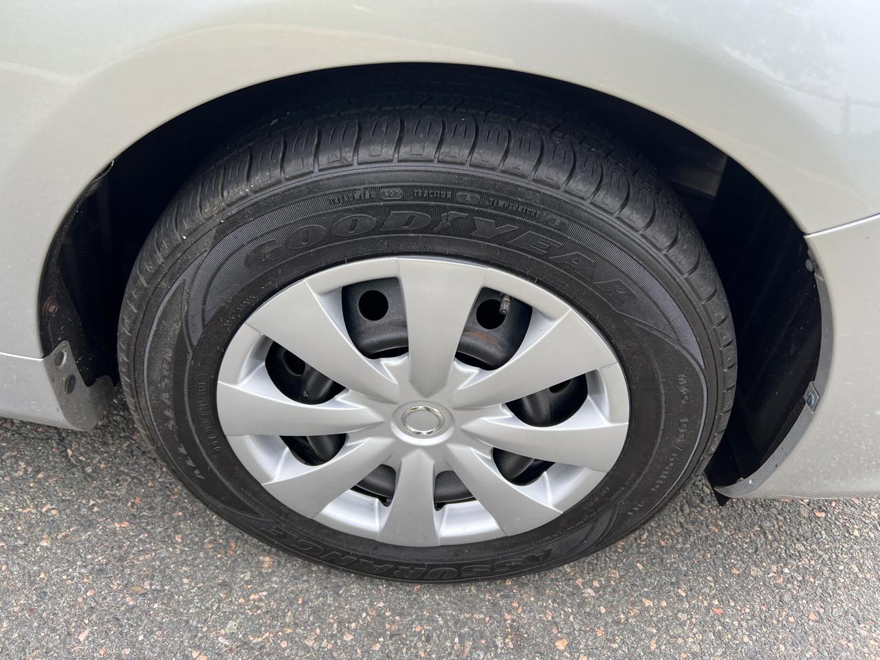 Toyota Corolla 4dr Sdn Auto LE (Natl) 2010