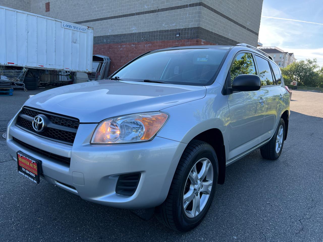 Toyota RAV4 XLE 4D SUV AWD 2012