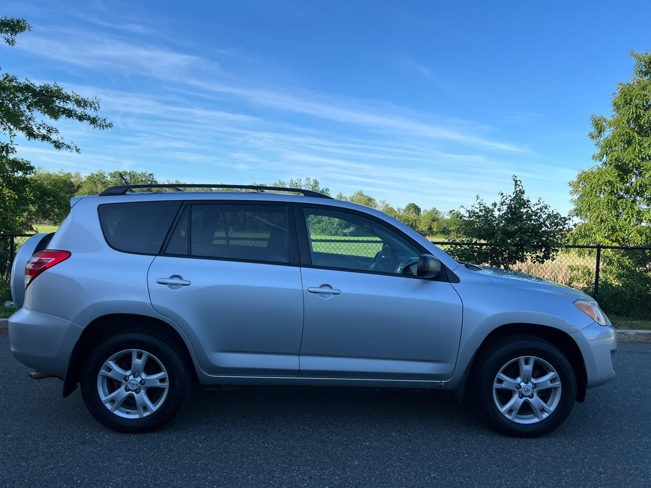 Toyota RAV4 XLE 4D SUV AWD 2012