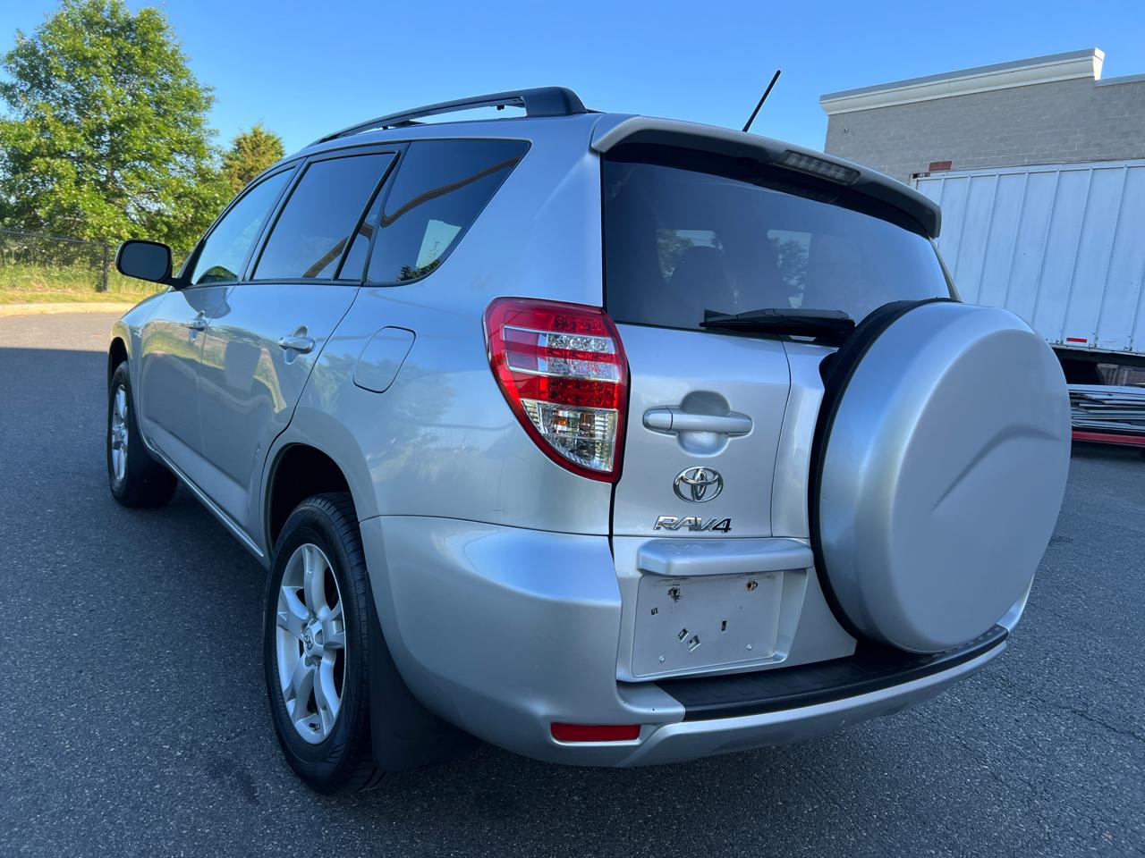 Toyota RAV4 XLE 4D SUV AWD 2012