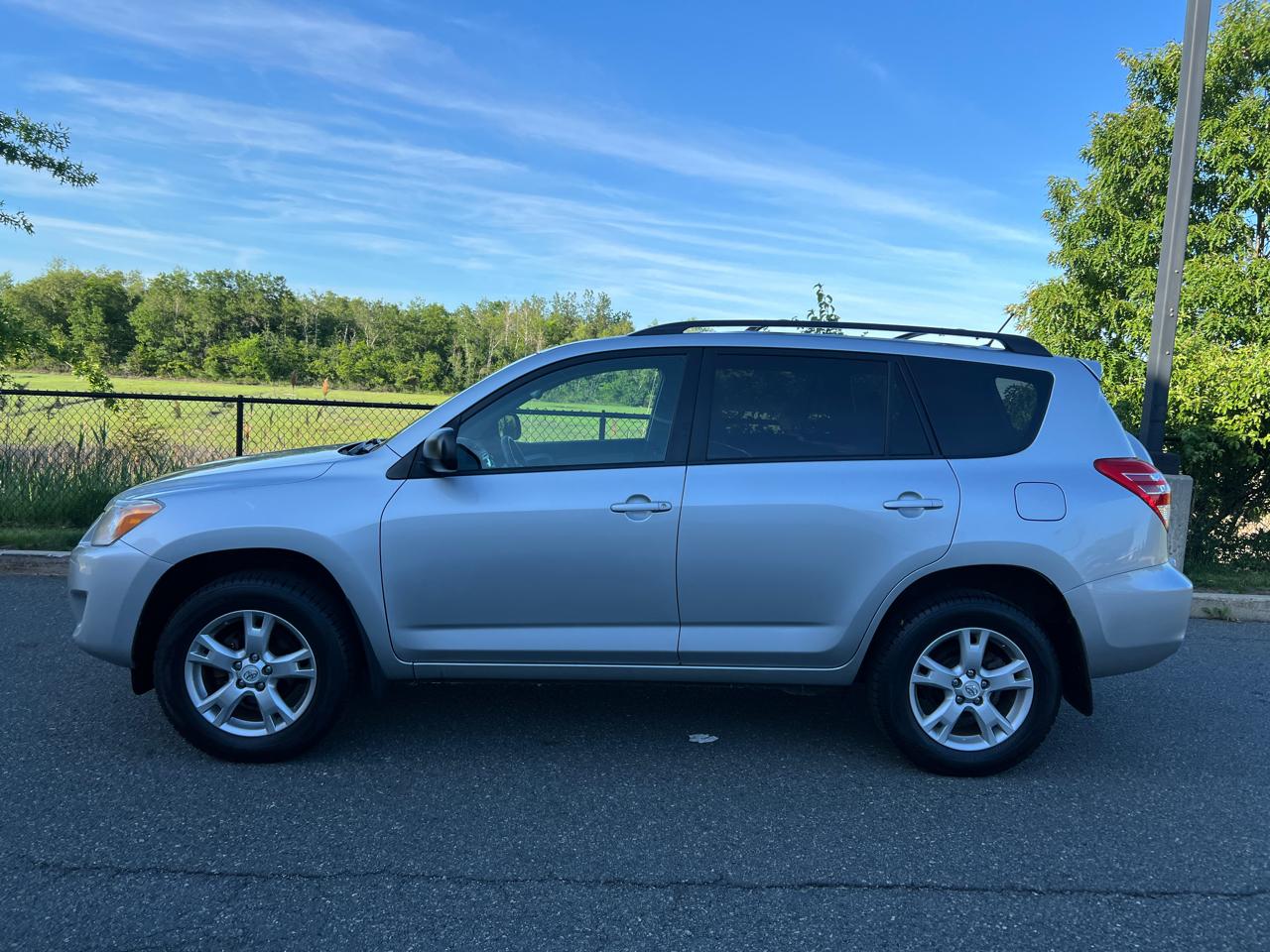 Toyota RAV4 XLE 4D SUV AWD 2012