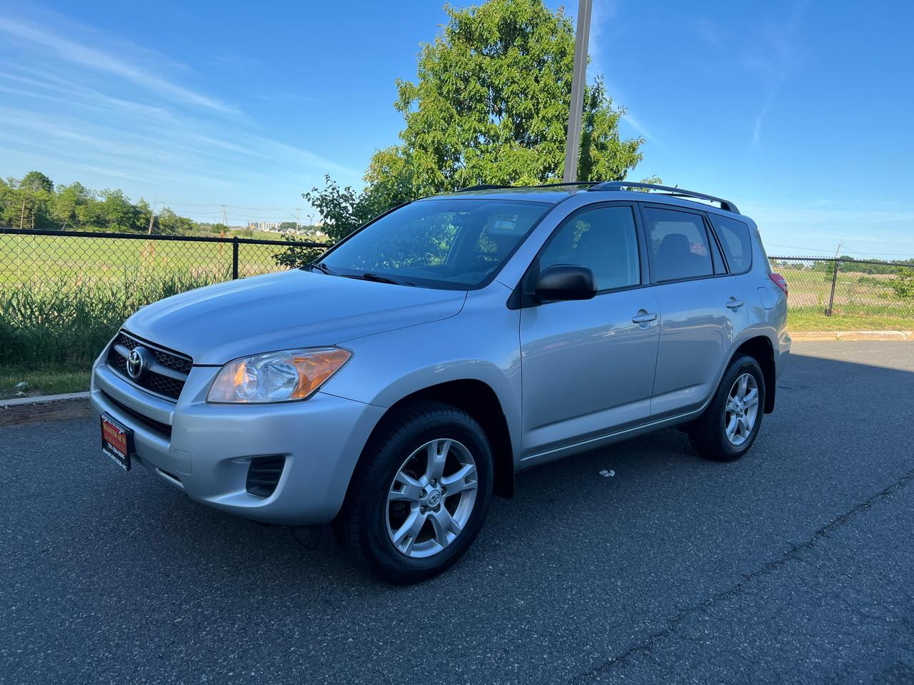 Toyota RAV4 XLE 4D SUV AWD 2012