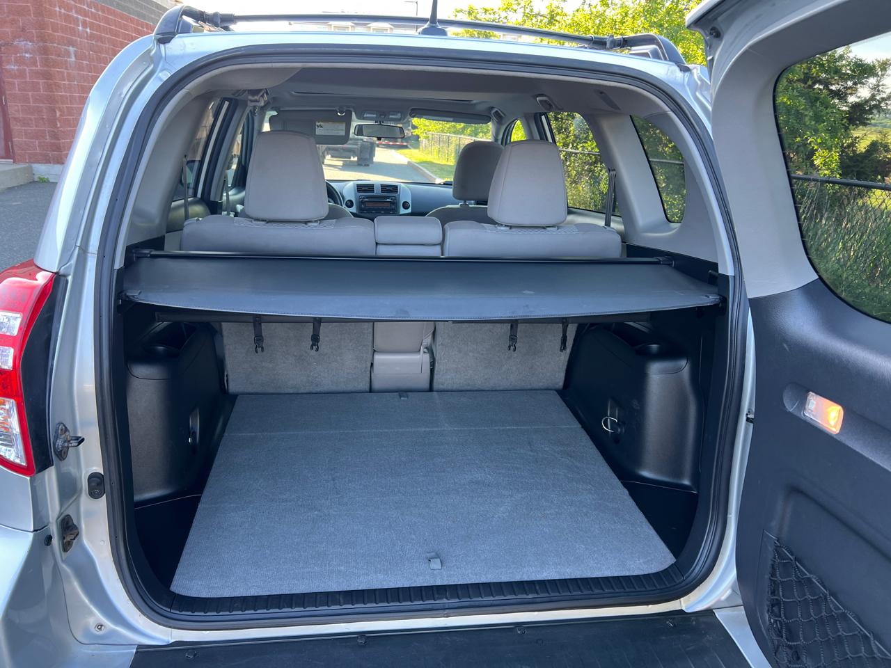 Toyota RAV4 XLE 4D SUV AWD 2012