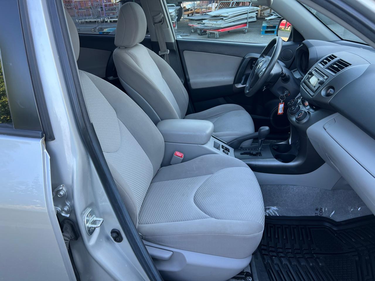 Toyota RAV4 XLE 4D SUV AWD 2012