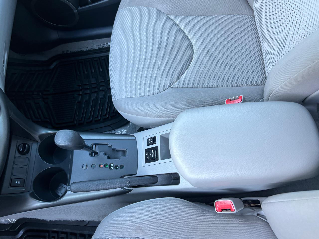 Toyota RAV4 XLE 4D SUV AWD 2012