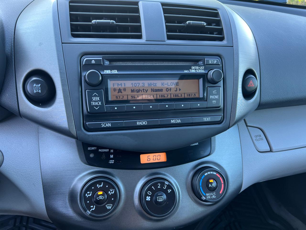 Toyota RAV4 XLE 4D SUV AWD 2012