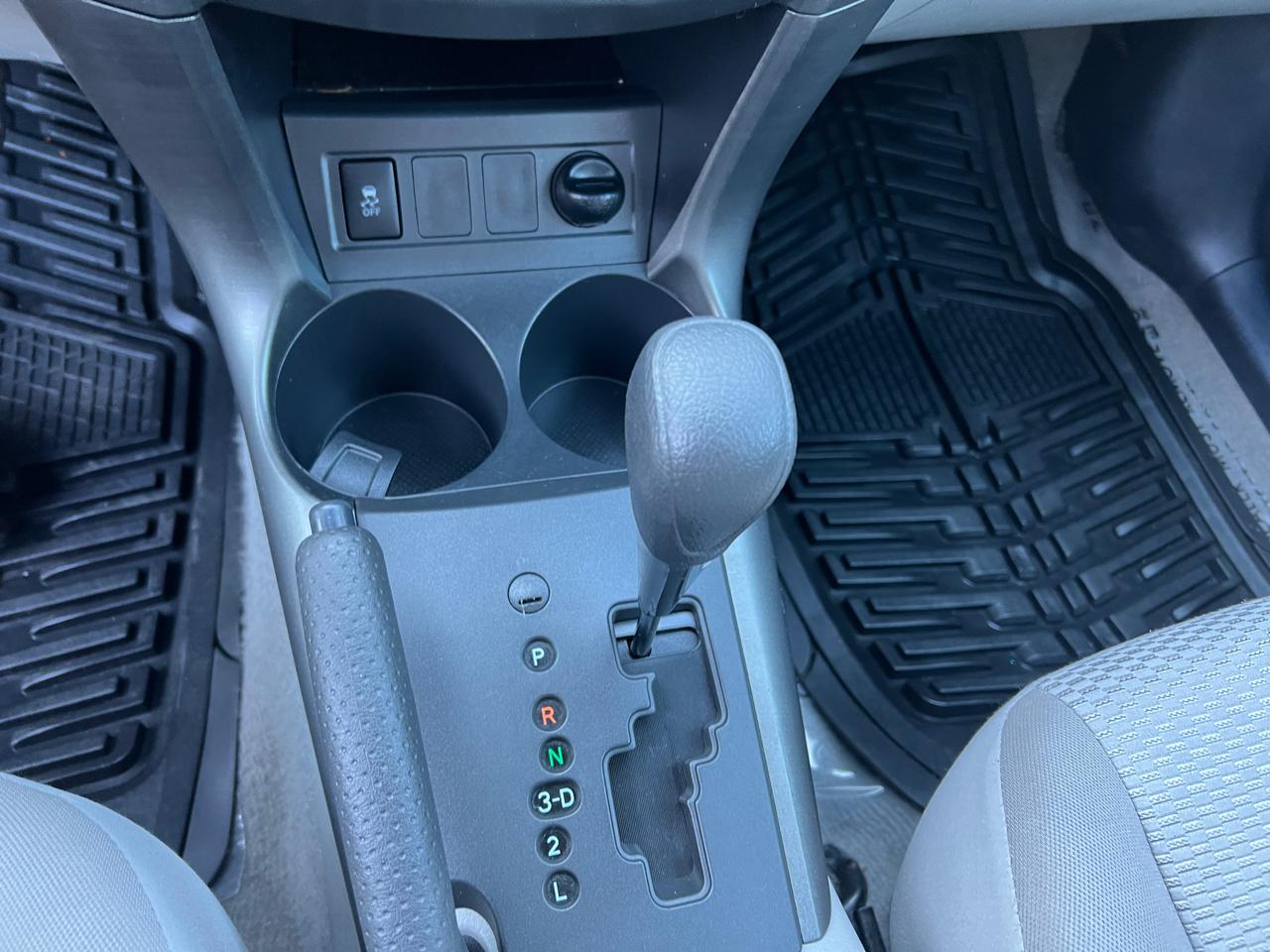 Toyota RAV4 XLE 4D SUV AWD 2012