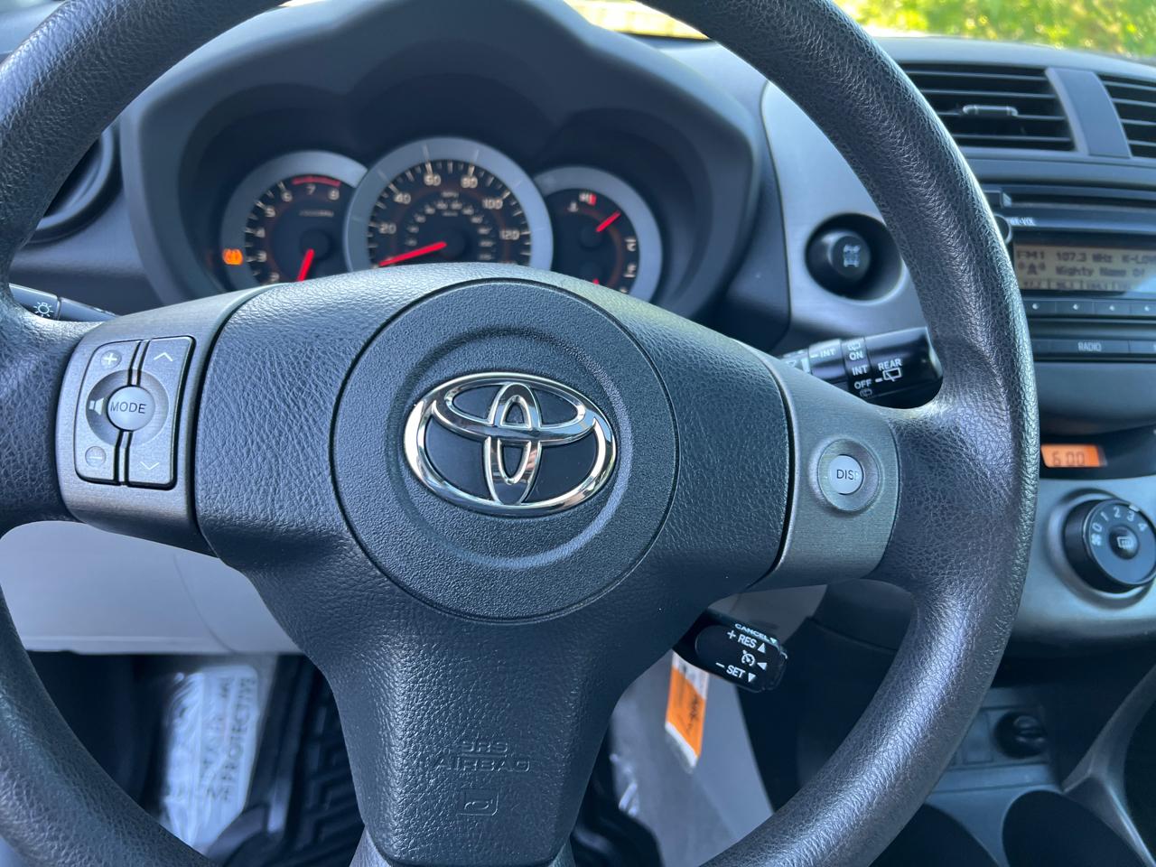 Toyota RAV4 XLE 4D SUV AWD 2012