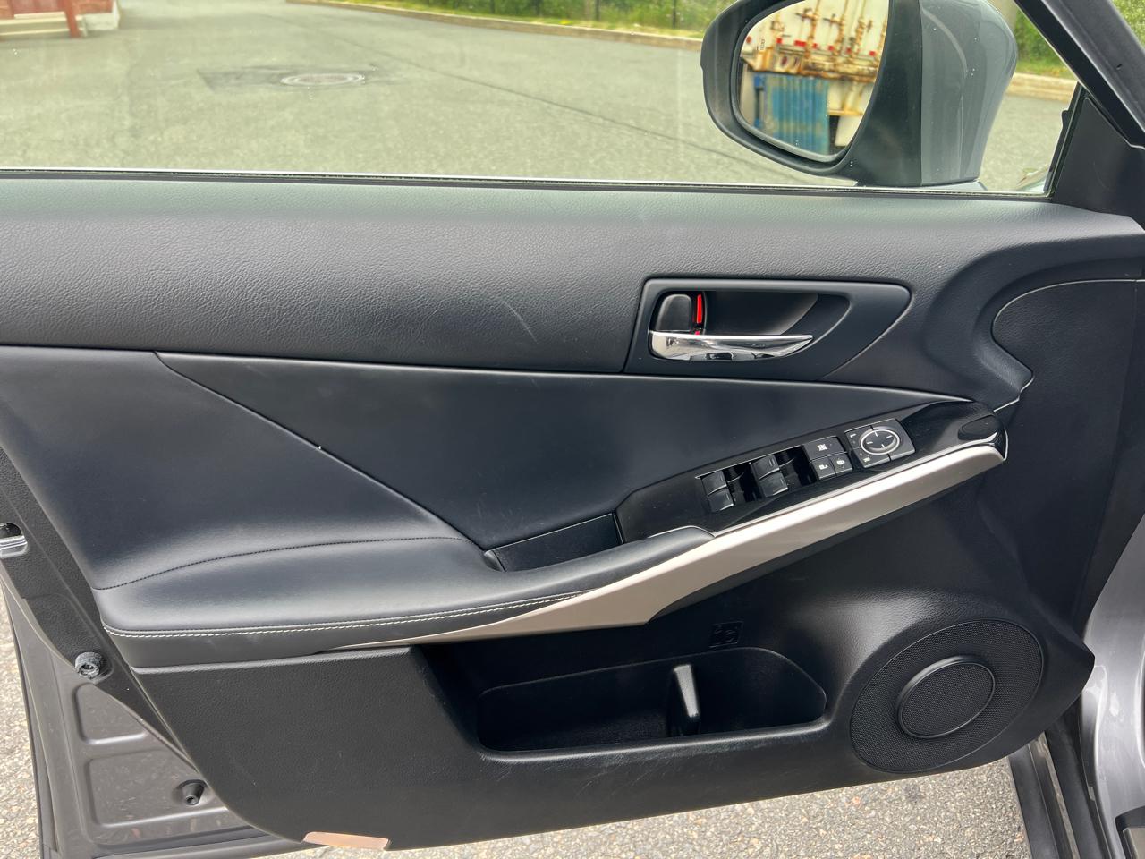 Lexus IS 300 AWD 2016