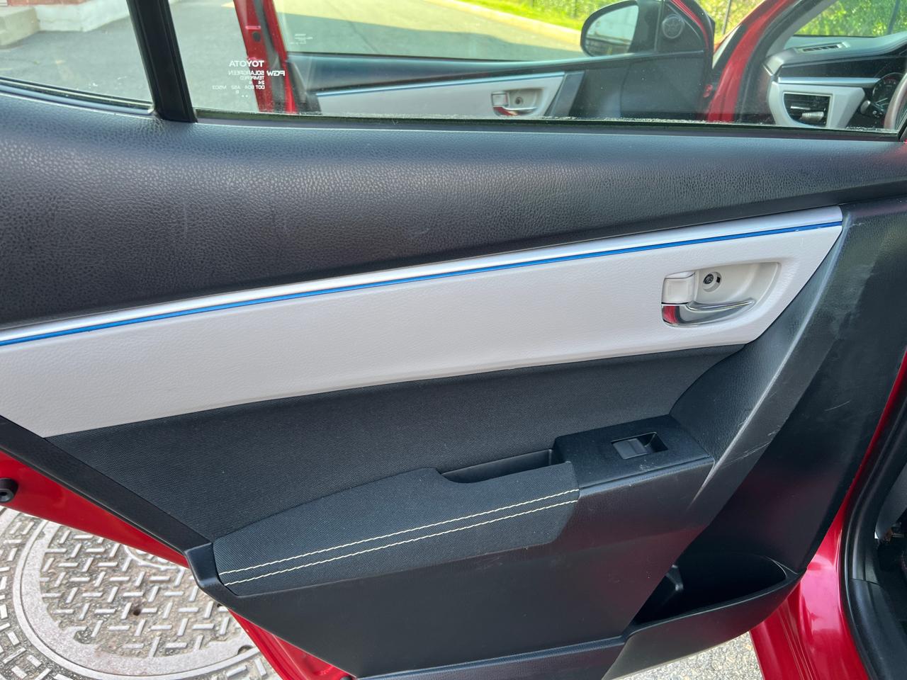 Toyota Corolla 4dr Sdn Auto LE (Natl) 2015