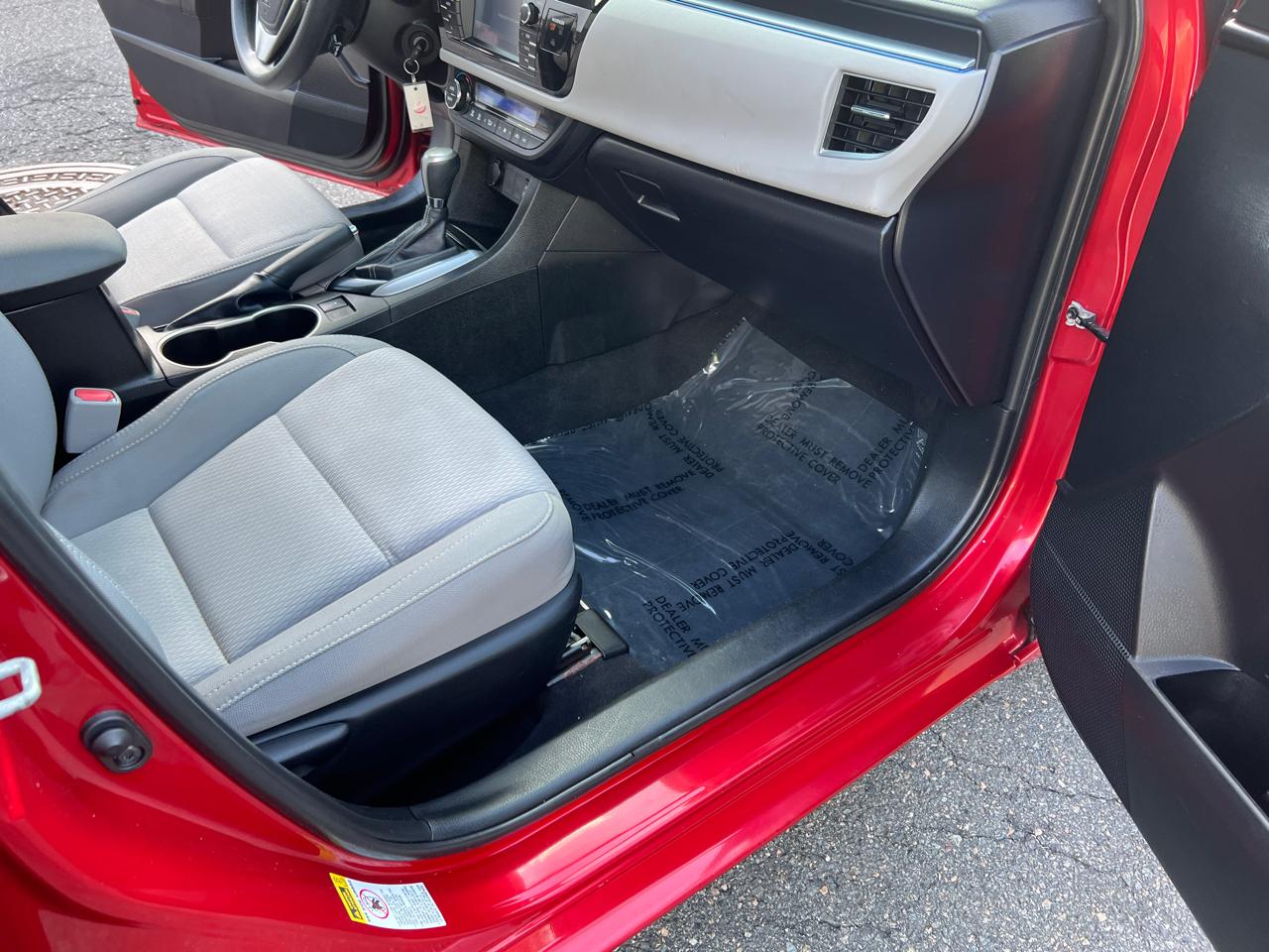 Toyota Corolla 4dr Sdn Auto LE (Natl) 2015