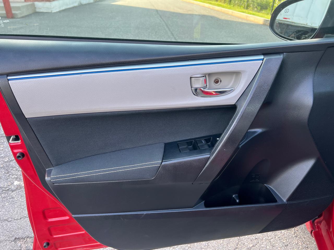Toyota Corolla 4dr Sdn Auto LE (Natl) 2015