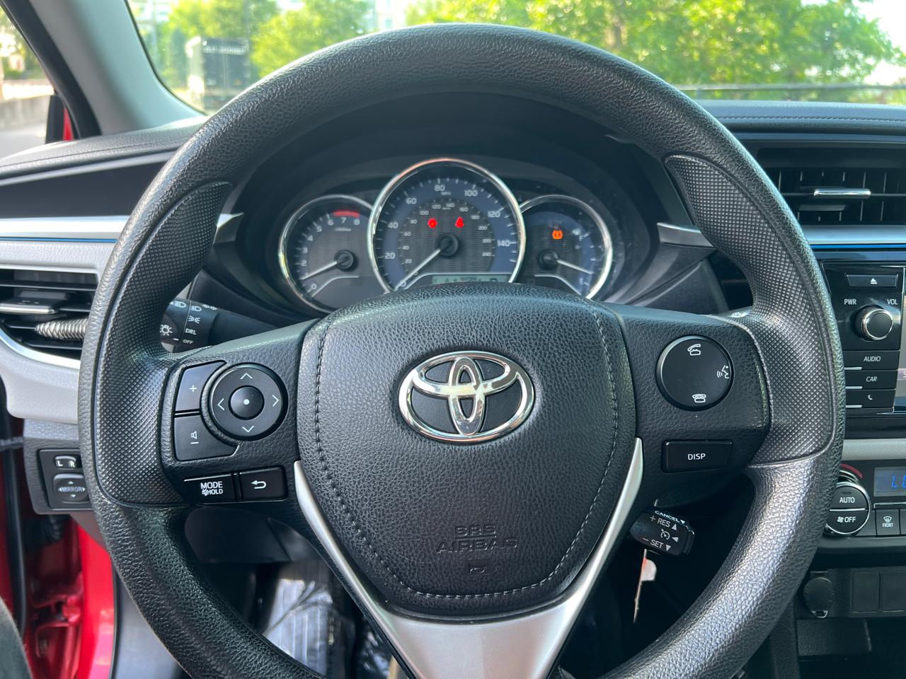 Toyota Corolla 4dr Sdn Auto LE (Natl) 2015