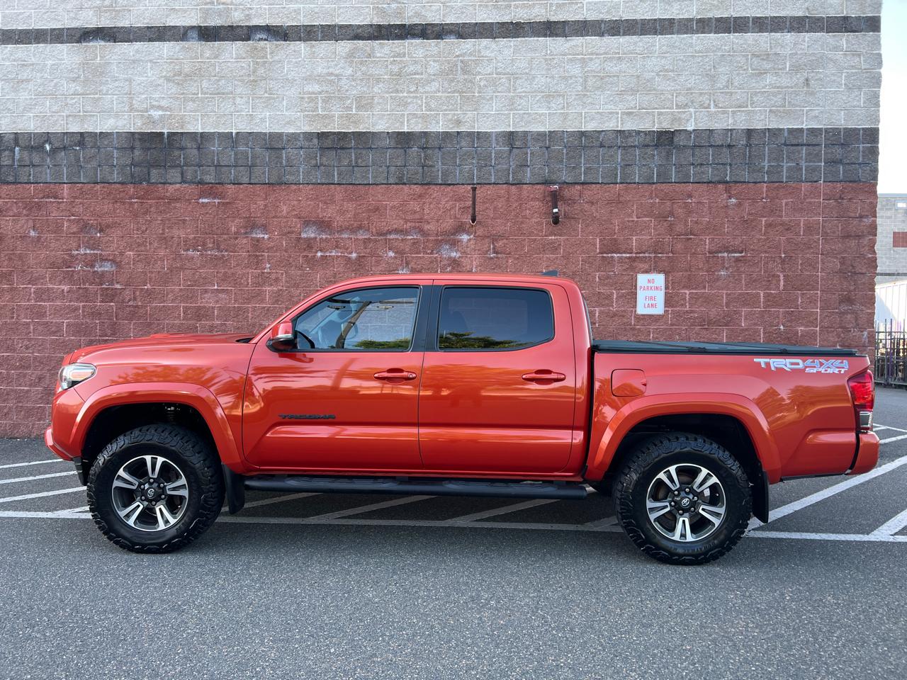 Toyota Tacoma 4WD Double Cab V6 AT TRD Sport (Natl) 2017