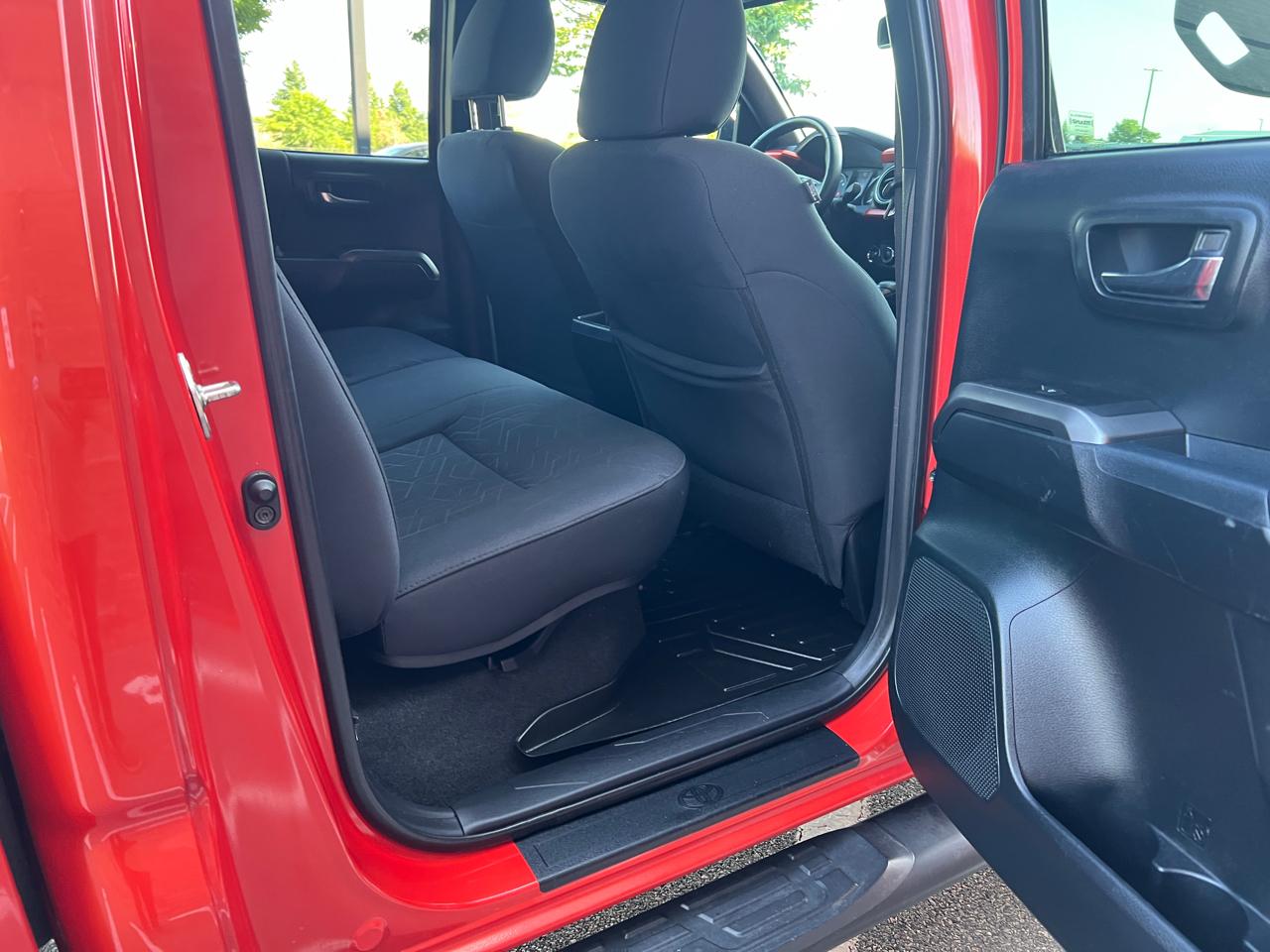Toyota Tacoma 4WD Double Cab V6 AT TRD Sport (Natl) 2017