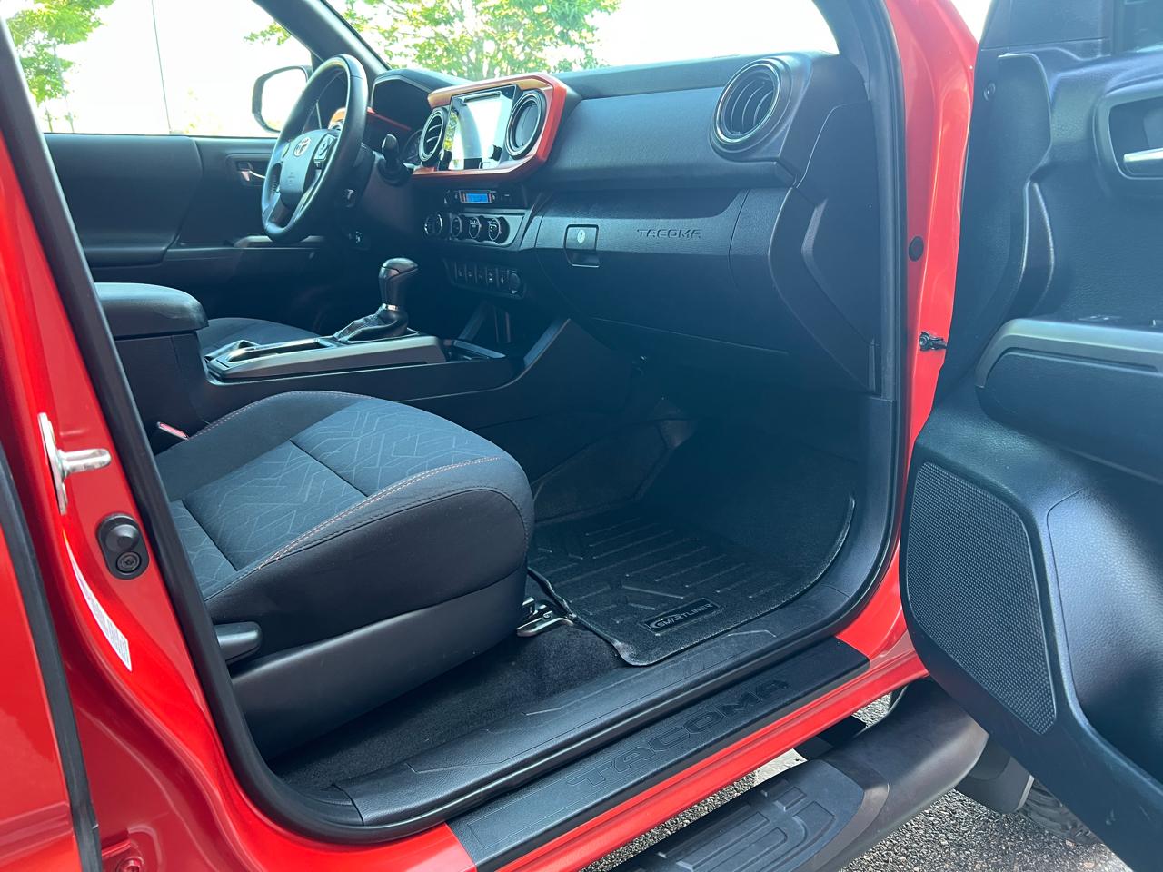 Toyota Tacoma 4WD Double Cab V6 AT TRD Sport (Natl) 2017