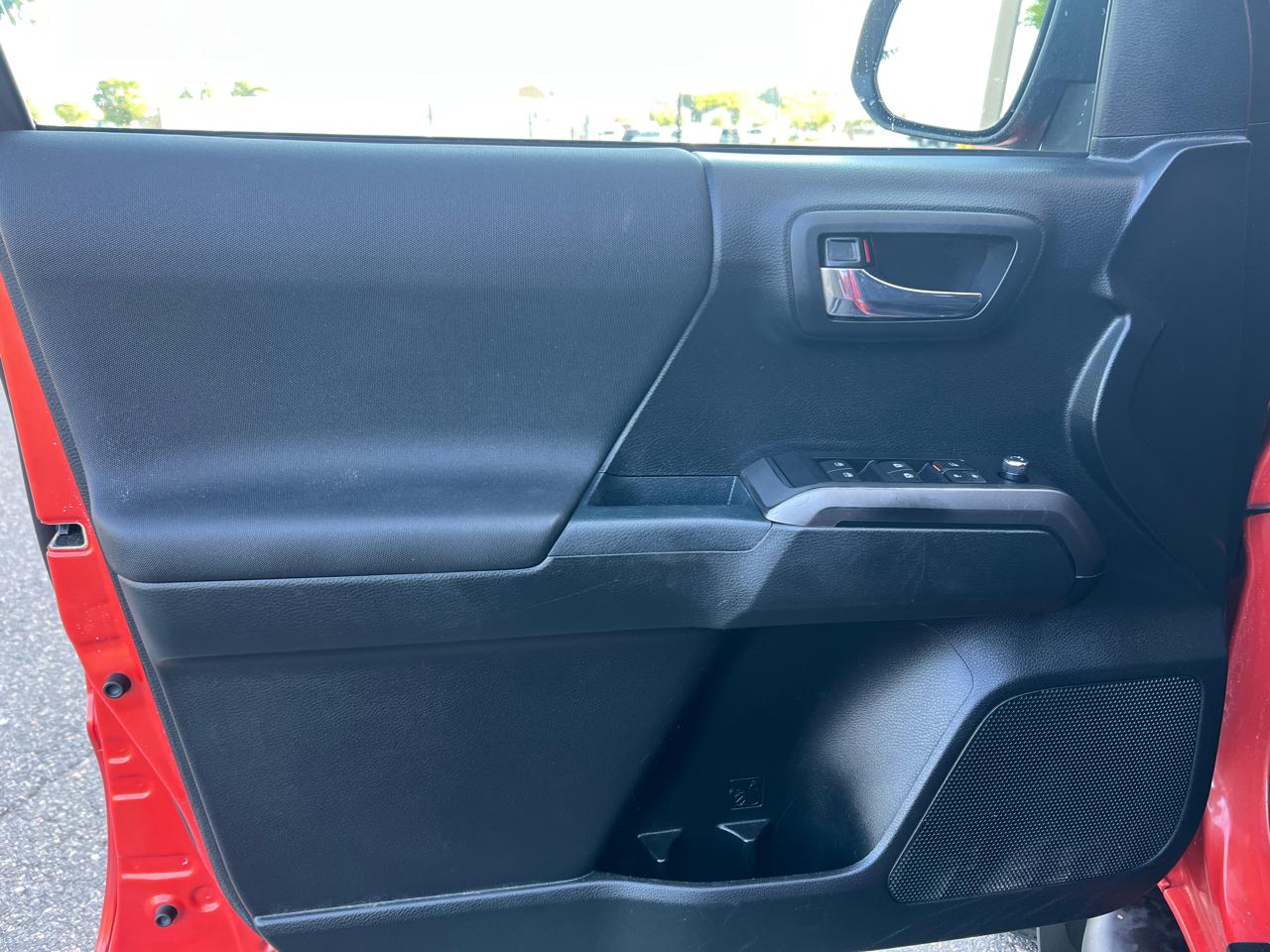 Toyota Tacoma 4WD Double Cab V6 AT TRD Sport (Natl) 2017
