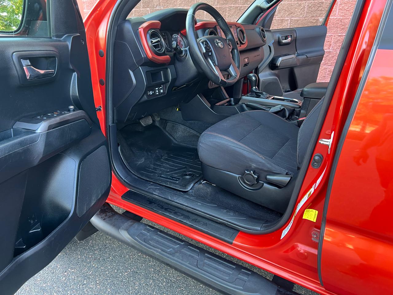 Toyota Tacoma 4WD Double Cab V6 AT TRD Sport (Natl) 2017