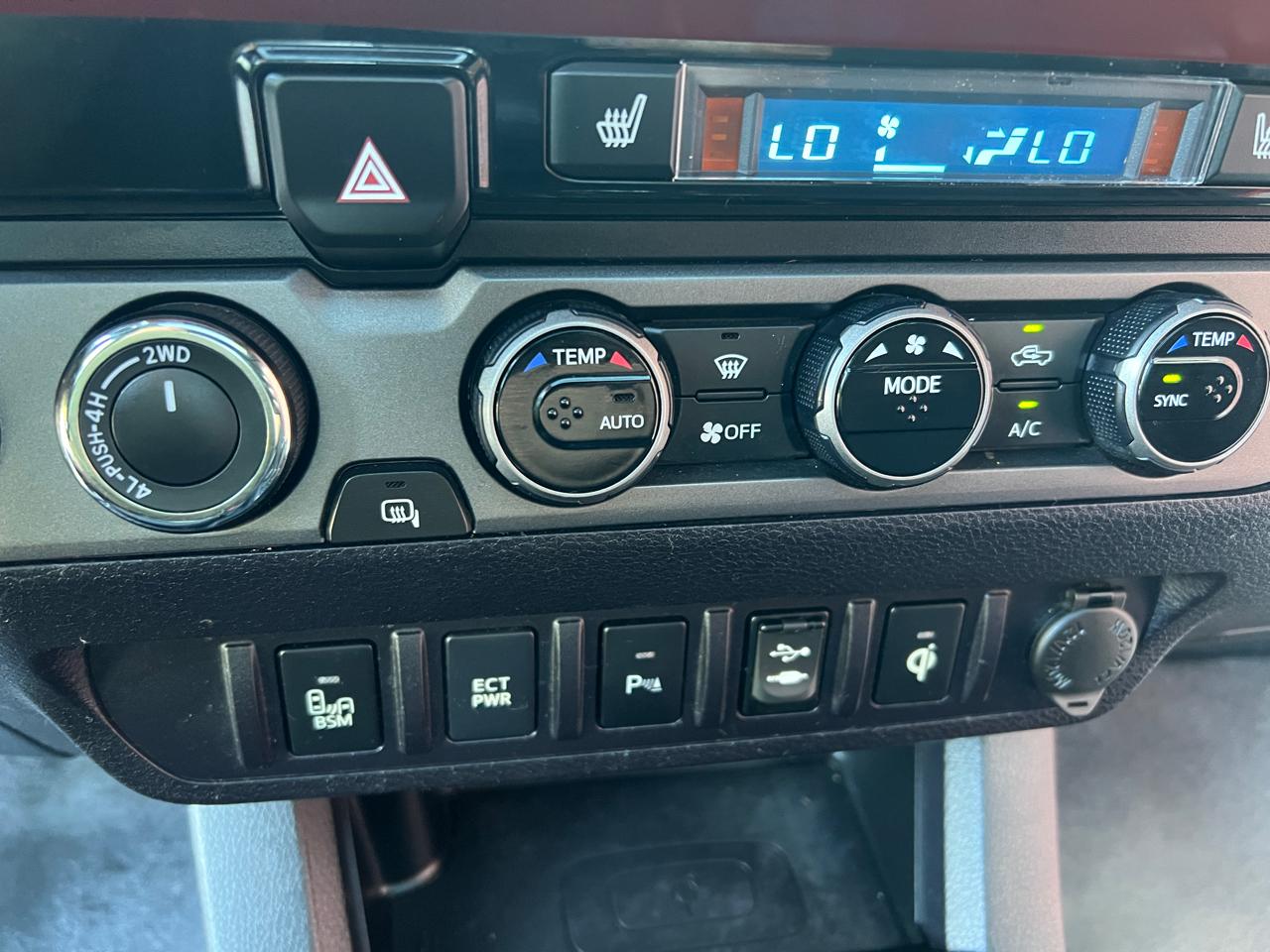 Toyota Tacoma 4WD Double Cab V6 AT TRD Sport (Natl) 2017