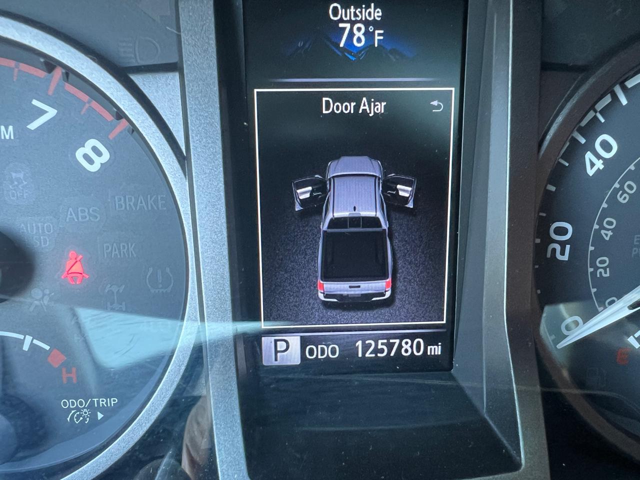 Toyota Tacoma 4WD Double Cab V6 AT TRD Sport (Natl) 2017