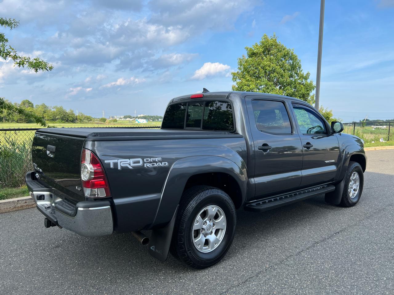 Toyota Tacoma 4WD Double Cab V6 AT TRD Off Road (Natl) 2015