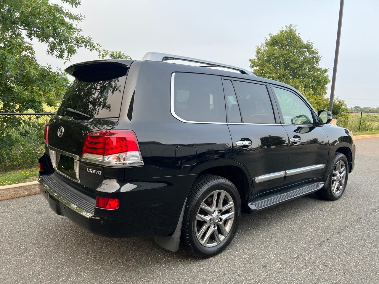 Lexus LX 570 4D SUV AWD w/3-Row 2013