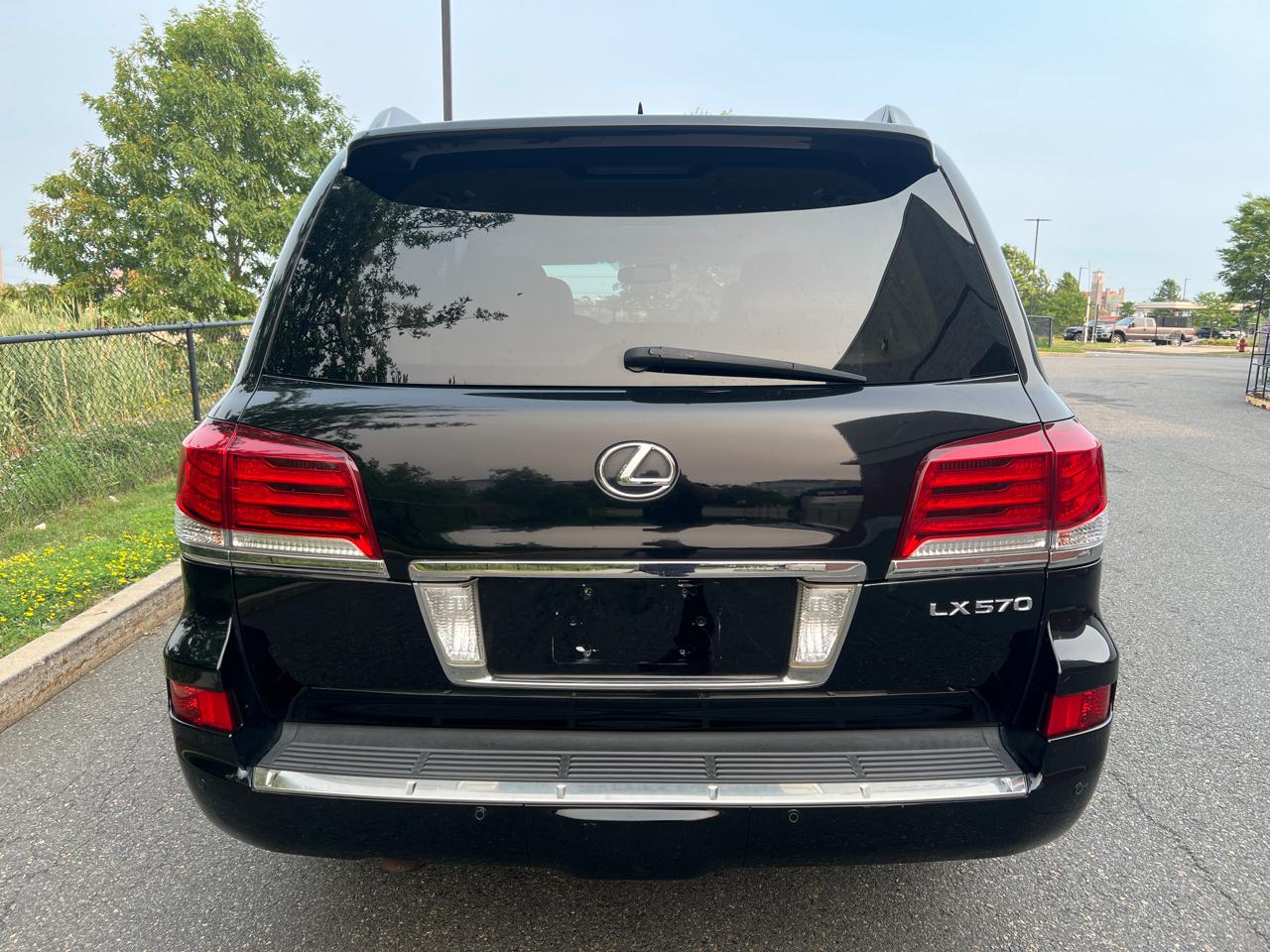 Lexus LX 570 4D SUV AWD w/3-Row 2013
