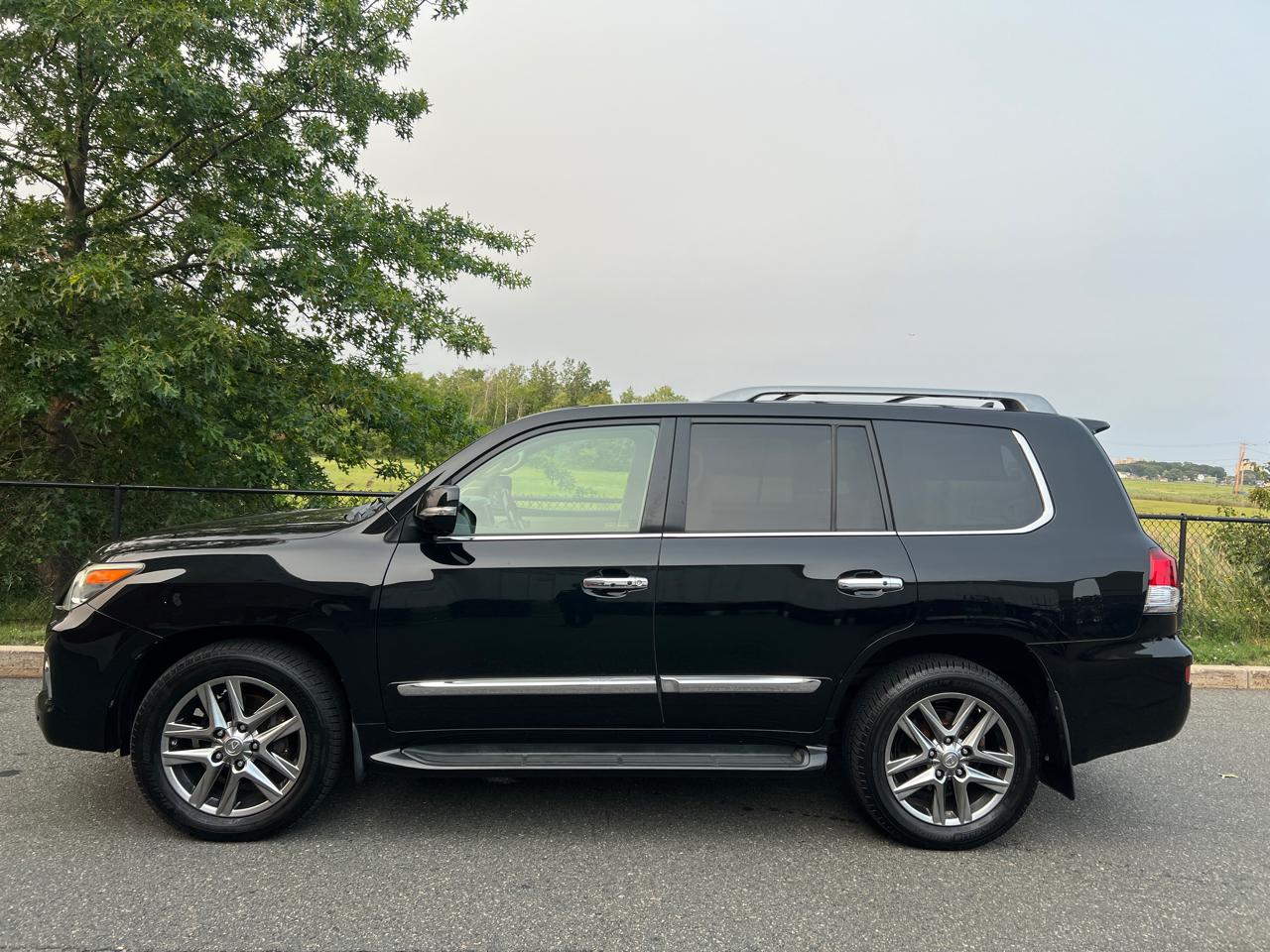 Lexus LX 570 4D SUV AWD w/3-Row 2013