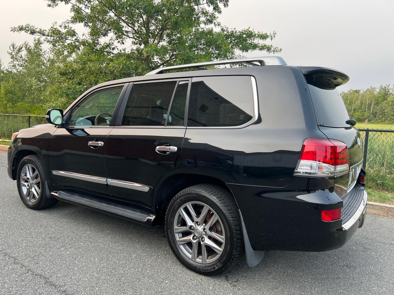 Lexus LX 570 4D SUV AWD w/3-Row 2013
