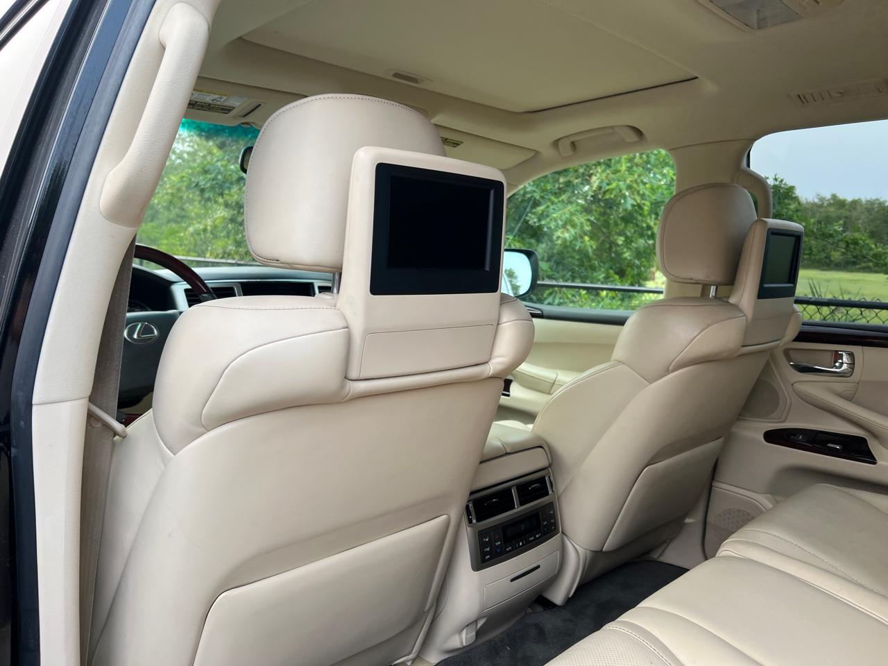 Lexus LX 570 4D SUV AWD w/3-Row 2013