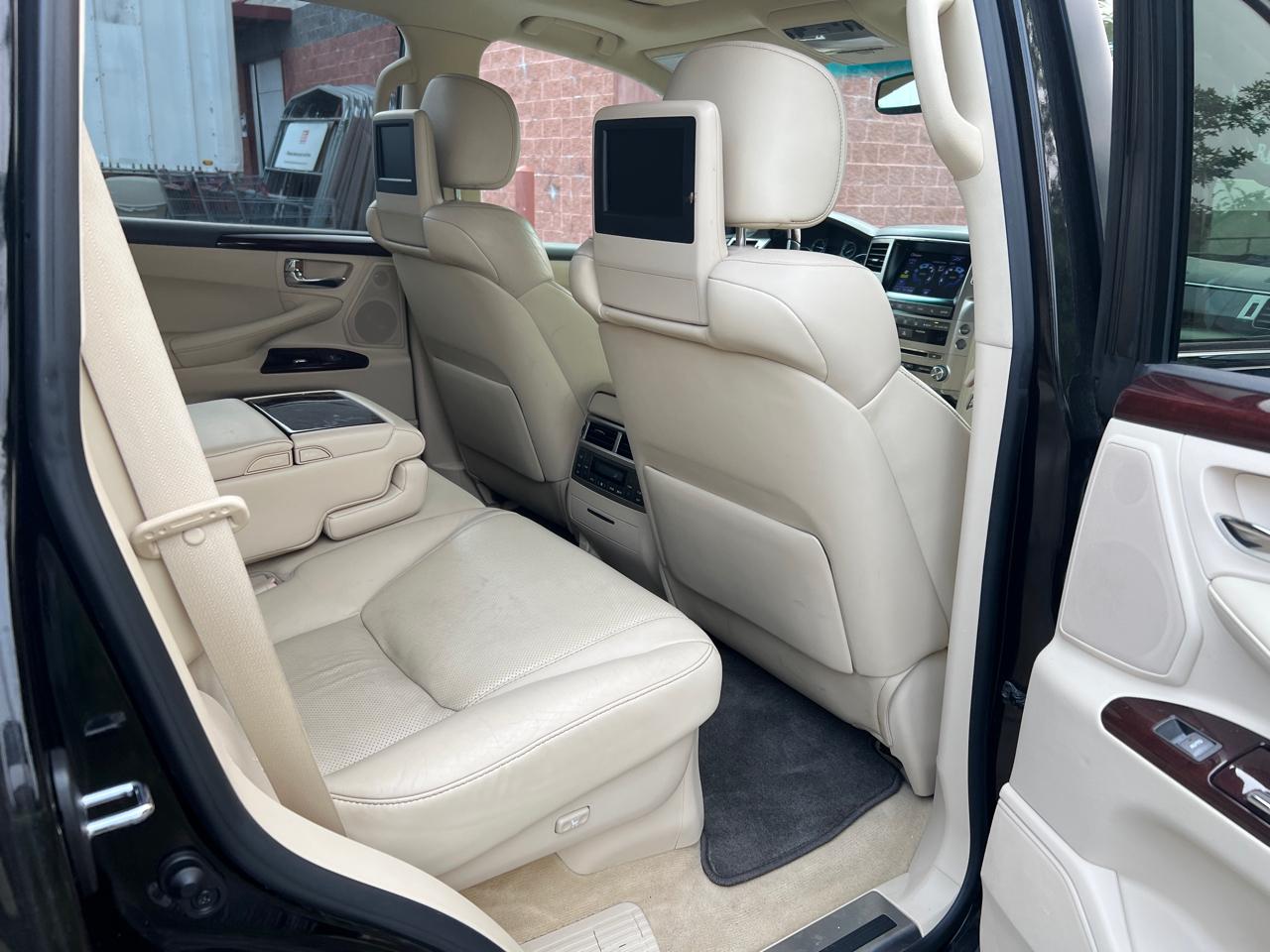 Lexus LX 570 4D SUV AWD w/3-Row 2013