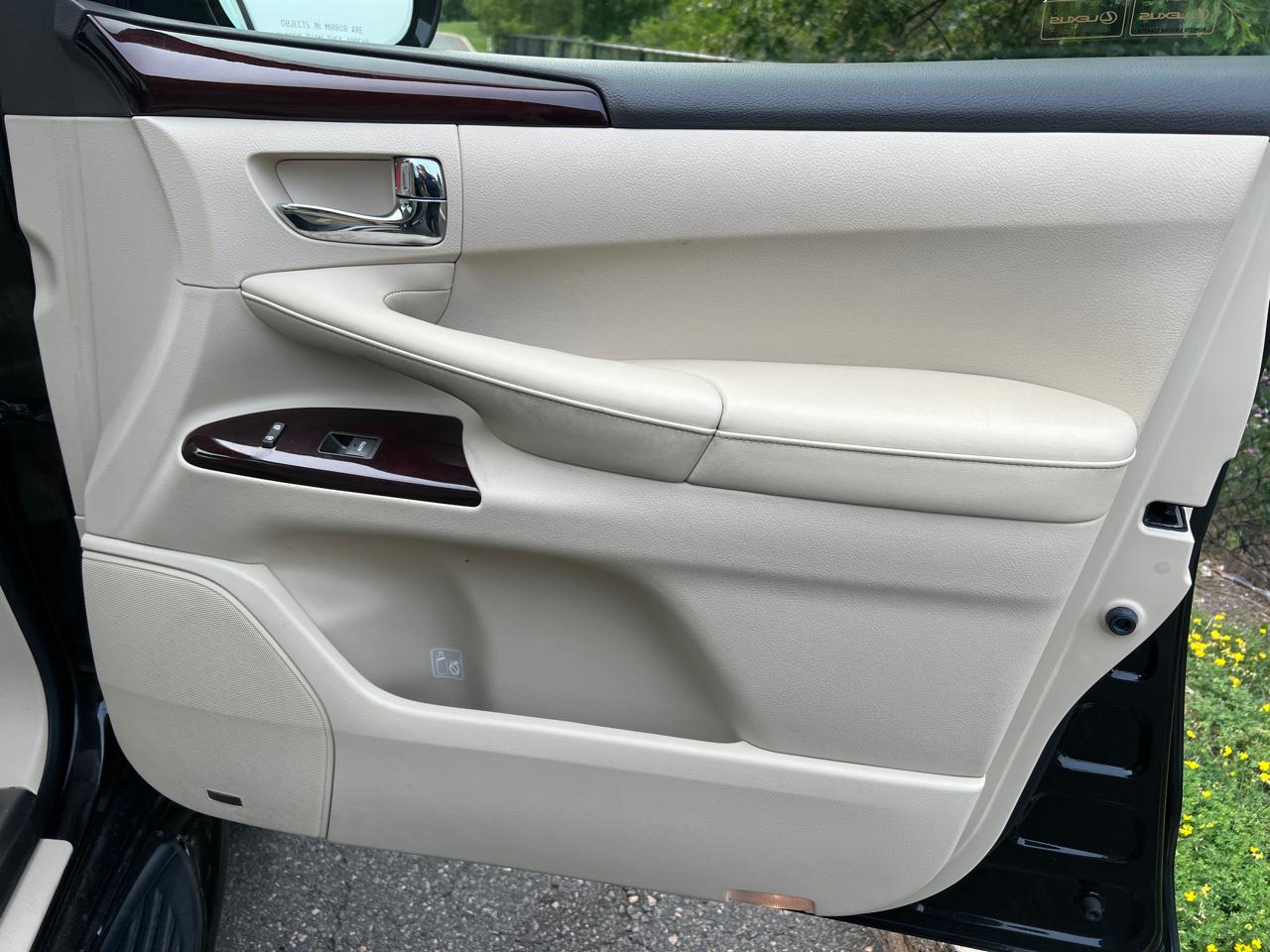 Lexus LX 570 4D SUV AWD w/3-Row 2013
