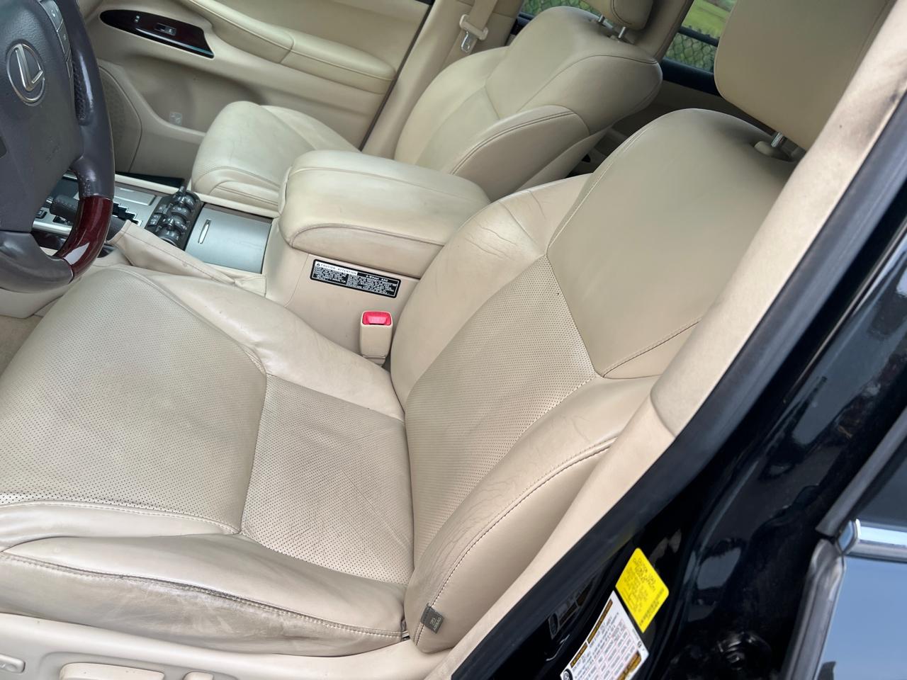 Lexus LX 570 4D SUV AWD w/3-Row 2013