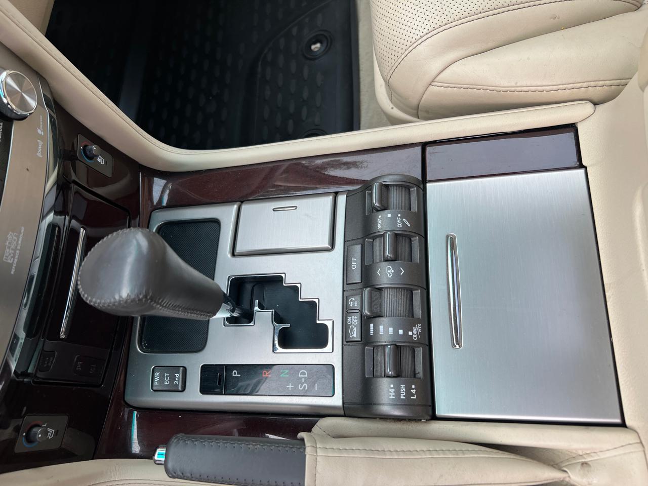 Lexus LX 570 4D SUV AWD w/3-Row 2013