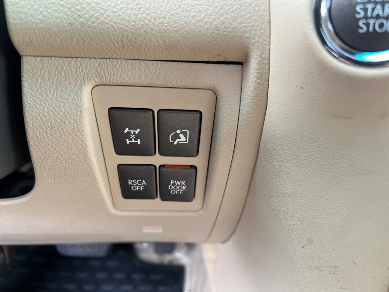 Lexus LX 570 4D SUV AWD w/3-Row 2013