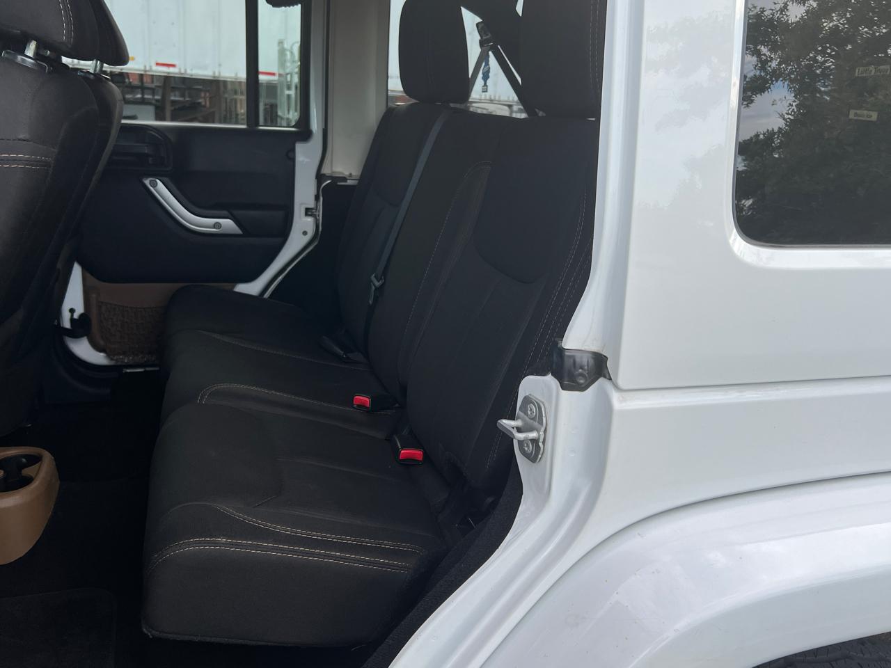 Jeep Wrangler Unlimited Sahara 4WD 2014
