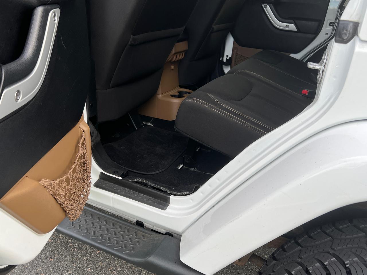 Jeep Wrangler Unlimited Sahara 4WD 2014