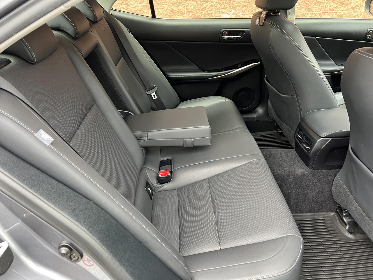 Lexus IS 300 AWD 2016