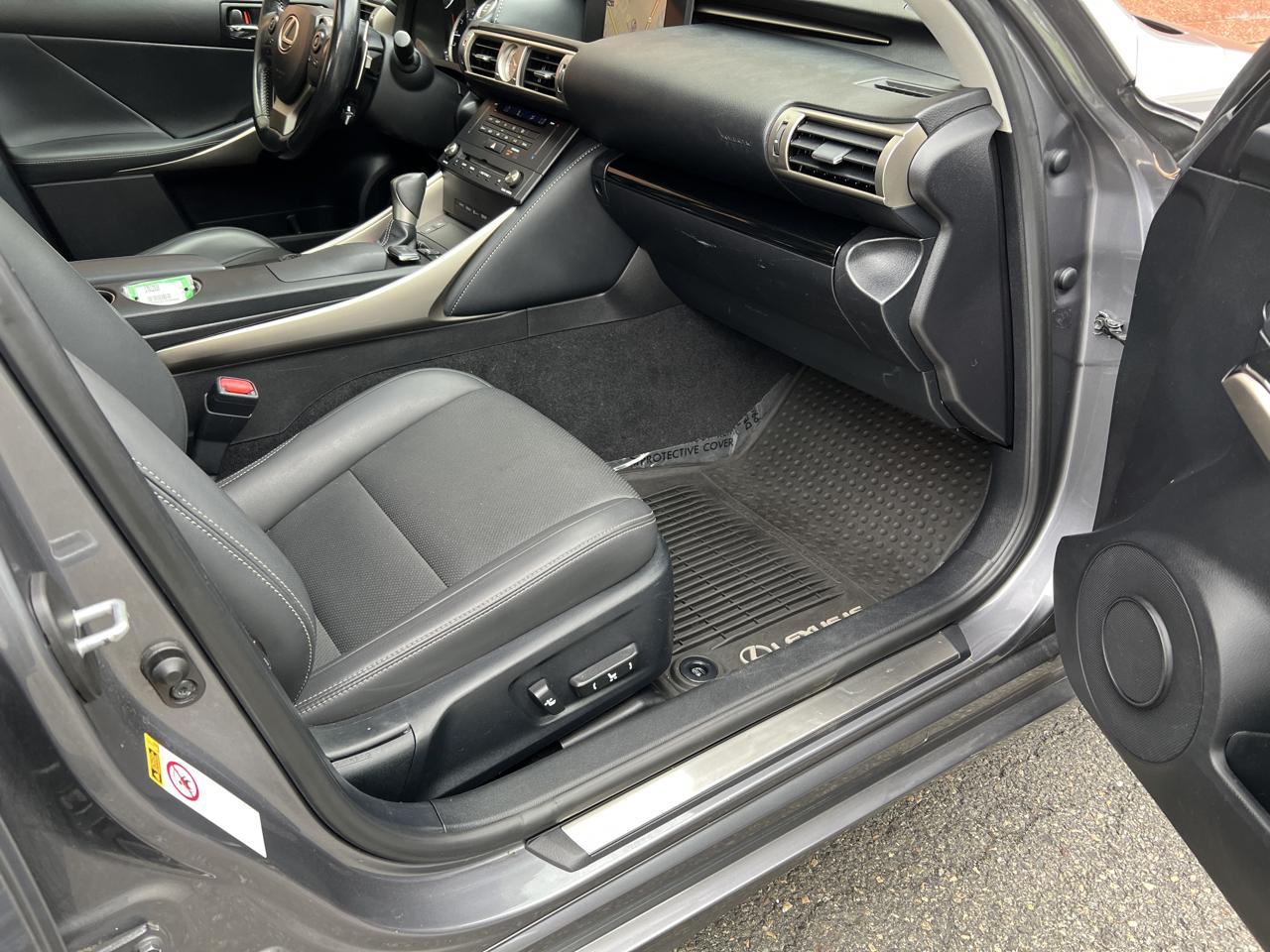 Lexus IS 300 AWD 2016