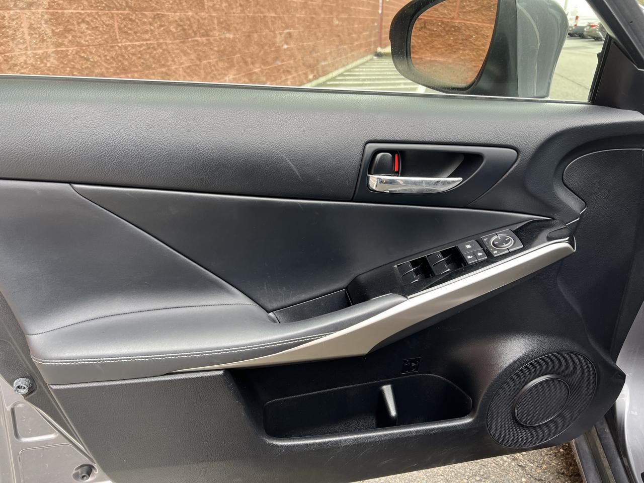 Lexus IS 300 AWD 2016