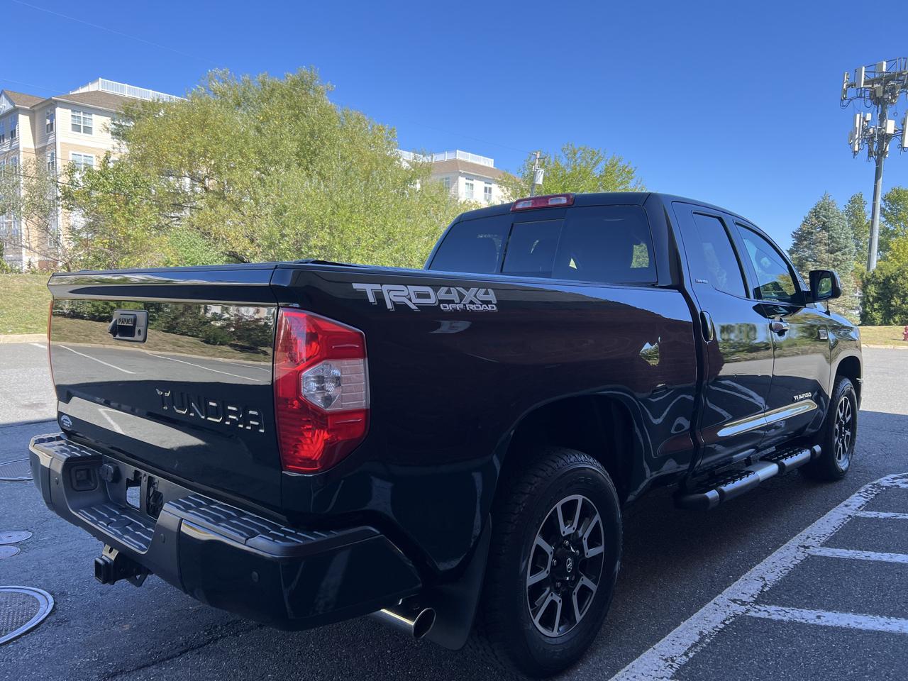 Toyota Tundra Limited 5.7L Double Cab 4WD 2016