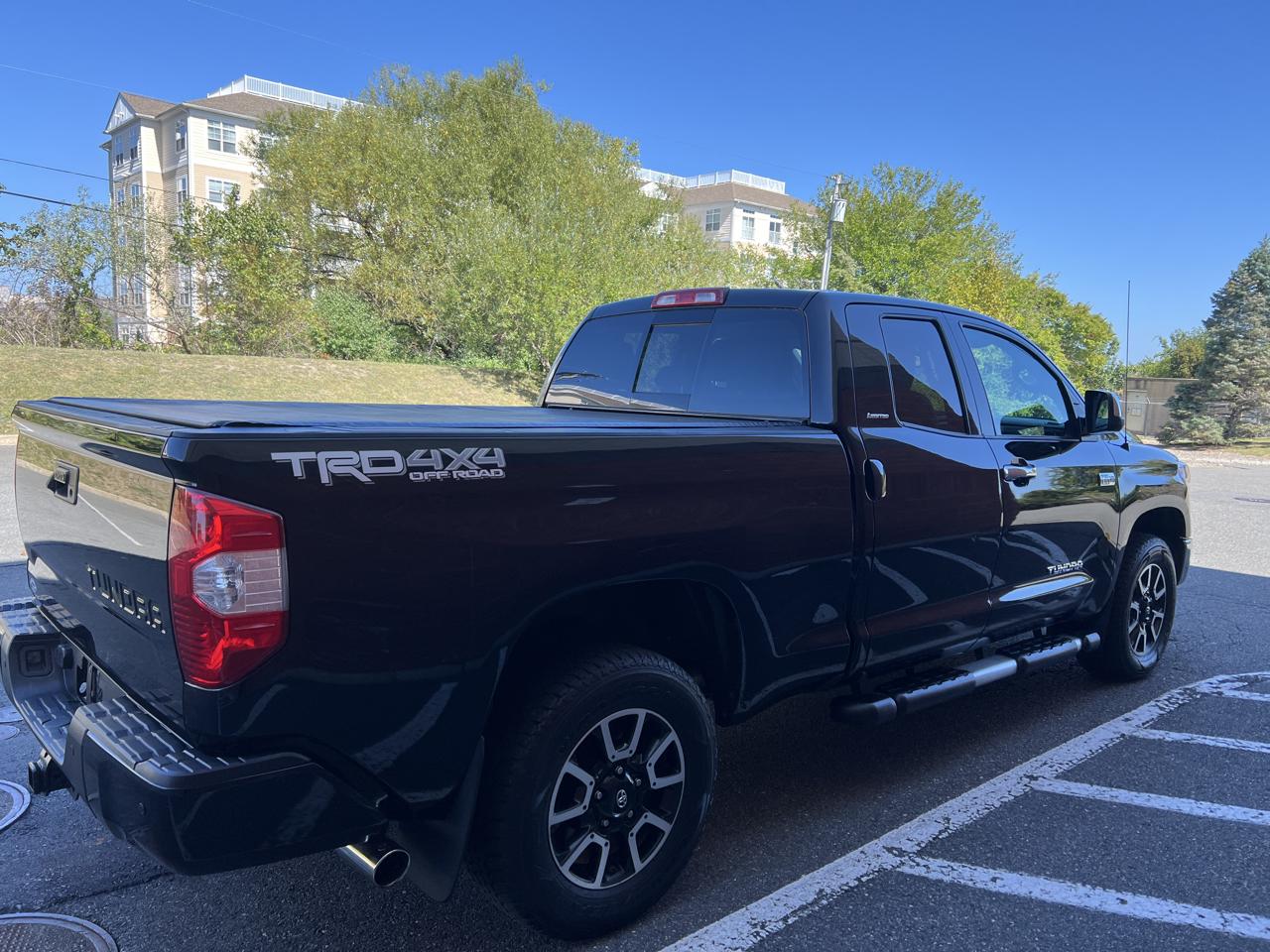 Toyota Tundra Limited 5.7L Double Cab 4WD 2016
