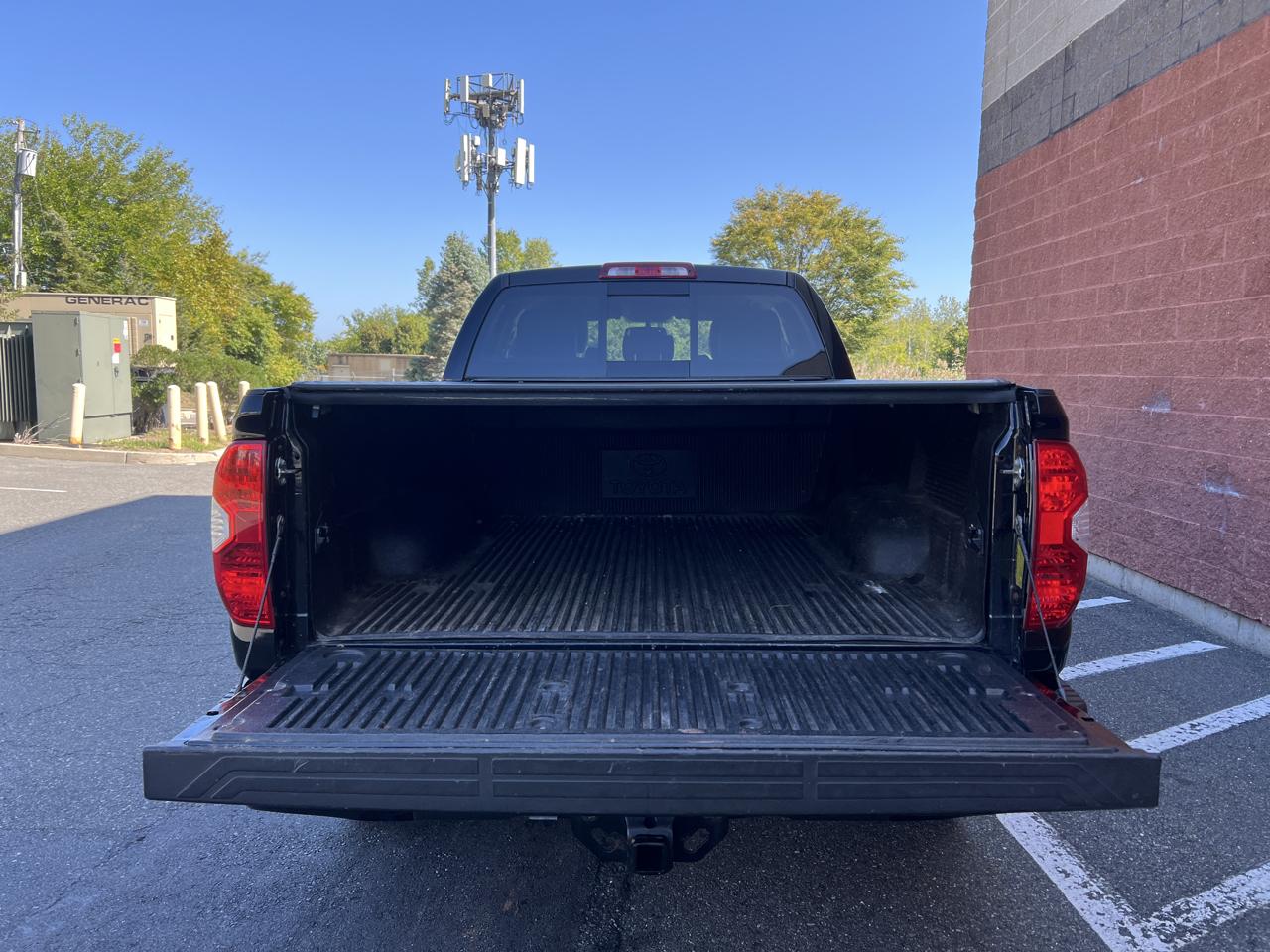 Toyota Tundra Limited 5.7L Double Cab 4WD 2016