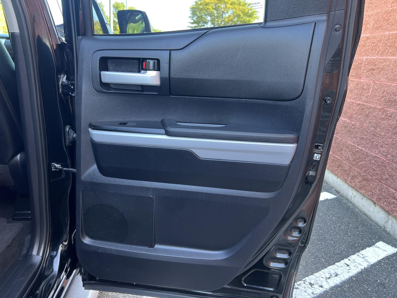 Toyota Tundra Limited 5.7L Double Cab 4WD 2016