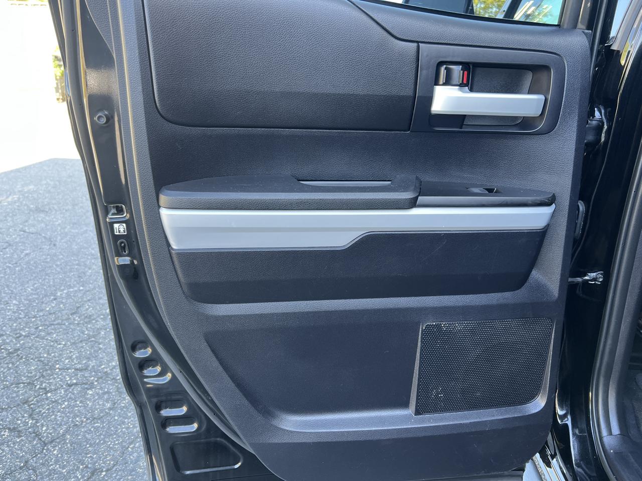 Toyota Tundra Limited 5.7L Double Cab 4WD 2016
