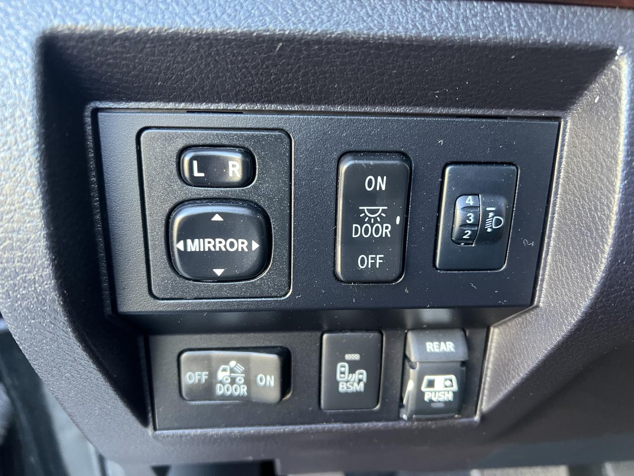 Toyota Tundra Limited 5.7L Double Cab 4WD 2016