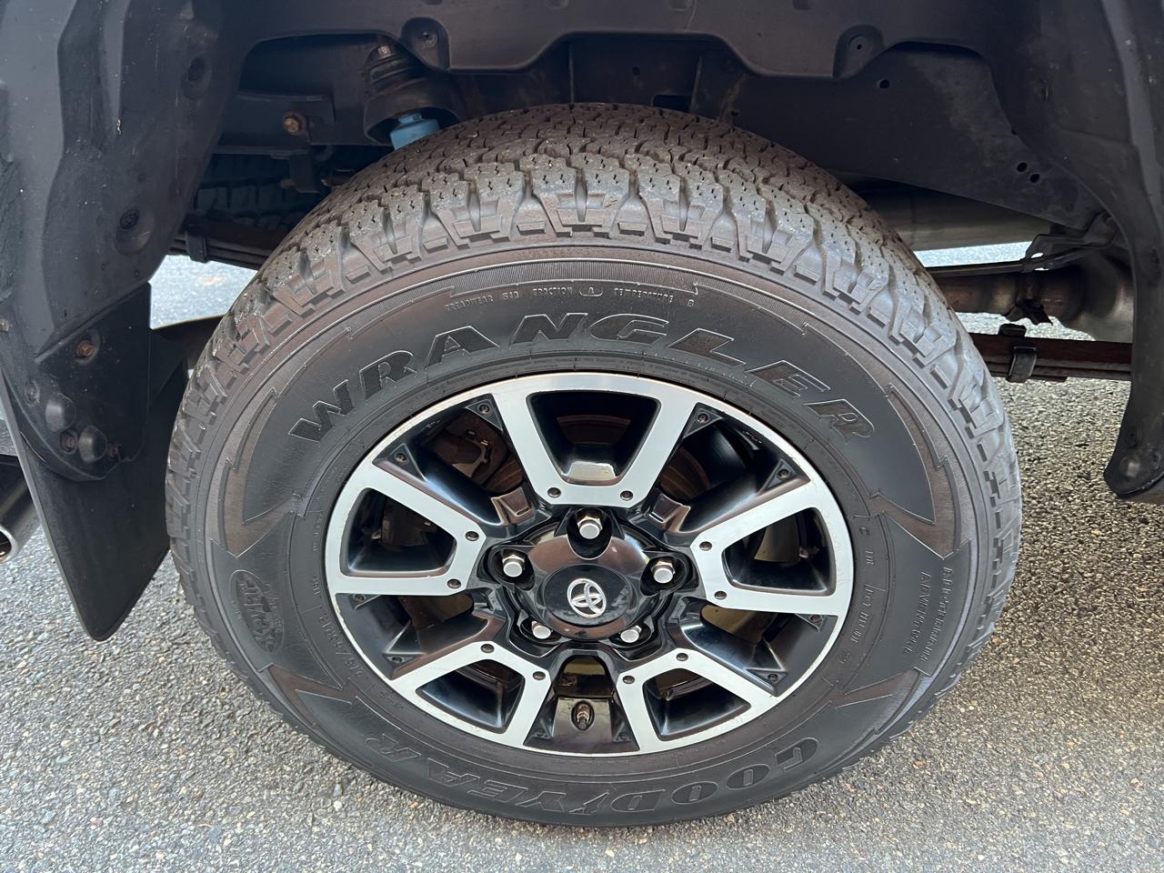 Toyota Tundra Limited 5.7L Double Cab 4WD 2016