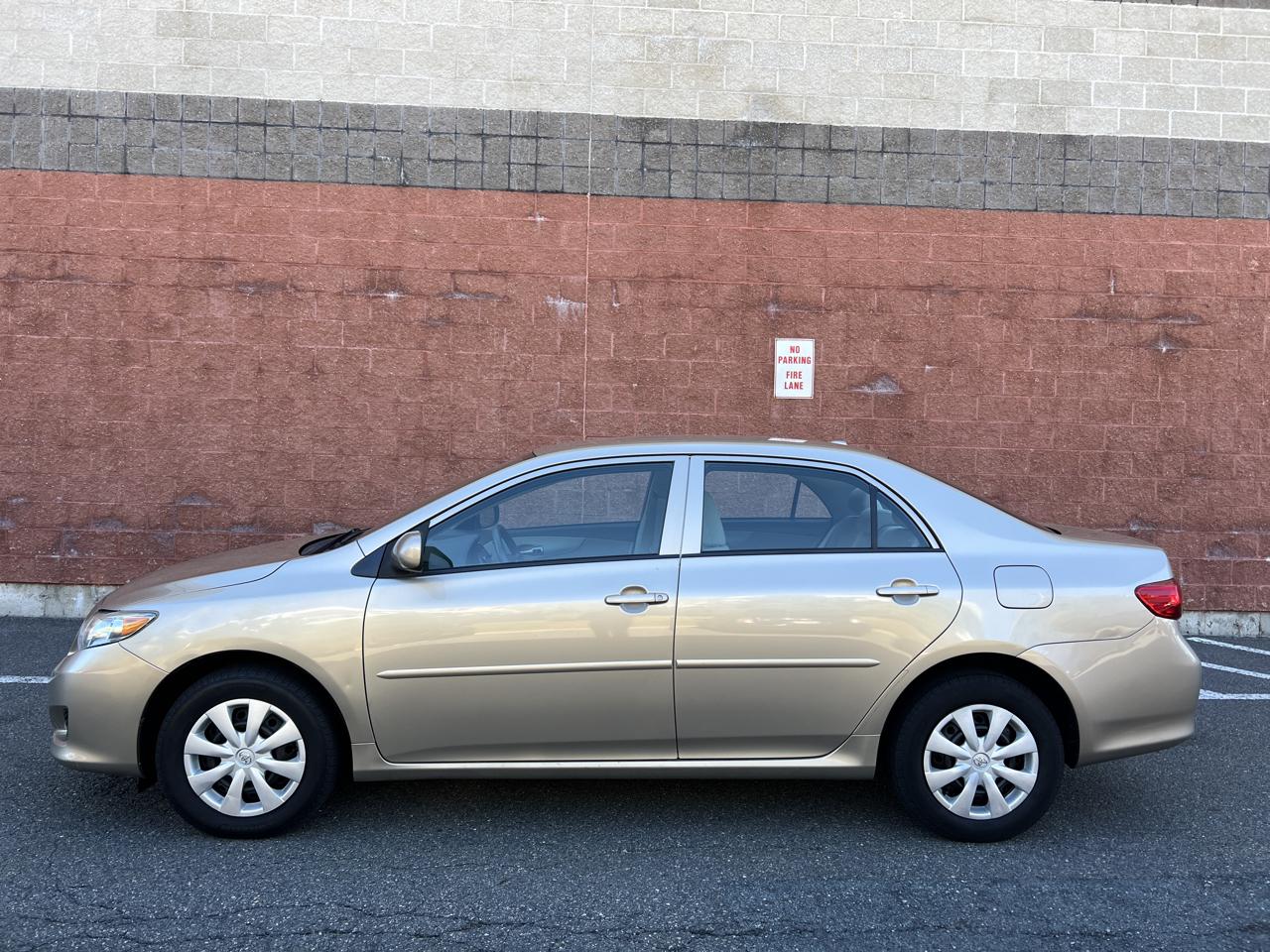 Toyota Corolla 4dr Sdn Auto LE (Natl) 2010